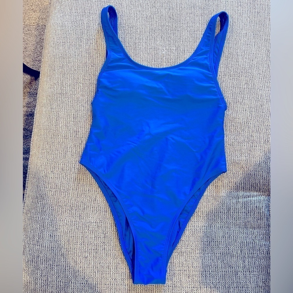 D09.30. Thong High Cut Tank Top Swimsuit Sz M blue one piece swimsuit.